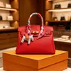 Fábrica de origem lenço de seda pingente de pônei bolsa de platina bolsa Kelly bolsa de mão de luxo bolsa versátil de ombro e transversal para mulheres