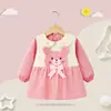 Pantalón de tirantes para bebé niña Otoño e Invierno Ropa de exterior Estilo occidental Falda de princesa Babero para comer infantil Delantal impermeable a prueba de suciedad Protector para bebé