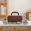 Ru Yao Travel Tea Set Gift Company presenta regalos corporativos a clientes y empleados en reuniones anuales, así como regalos para eventos de inauguración de bancos y hoteles.
