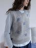Chaleco Suéter de Punto con Bordado Azul Pequeño Gris Suave y Ceroso Momolife para Mujer Otoño Sin Mangas Estilo Pullover Chaleco Corto