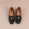 Sapatos Mocassins Versáteis de Salto Baixo de Hong Kong para Mulheres 2026 Novo Estilo Fivela Dourada Pequena Mocassins Couro Macio Antiderrapante Salto Médio Salto Grosso Sapatos Individuais