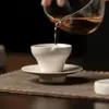 Taza de Té Cerámica Forma de Pétalo con Esmalte de Ceniza Monocromática, con Posavasos, para Uso Doméstico, Taza Simple para Degustación de Té, Taza para Invitados, Juego de Té Kung Fu