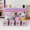 Caja Sorpresa Mini Familia Sanrio Figuras Pintadas a Mano Adornos Lindos Dibujo Animado Juguete de Moda Regalo para Estudiantes Pequeño Adorno de Escritorio