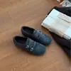 Zapatos de Cuero Negro Estilo Británico Retro Zapatos Individuales Nuevos Otoño/Invierno Tallados Aumento de Altura Interior Puntera Cuadrada Mocasines Zapatos de Mujer