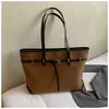 2025 Nuevo Bolso de Mano Retro de Gamuza Gran Capacidad Bolso de Mano Decorado con Correa Bolso de Hombro Bolso para Viajes Diarios de Mujer Moderno