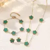 Elegante Conjunto de Joias Femininas em Aço Titânio Banhado a Ouro 18K Real Flor de Cinco Folhas da Sorte Colar Pulseira Brincos