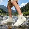 Botas de lluvia para hombre de caña baja, zapatos impermeables para exteriores sin cordones, zapatos de goma ligeros antideslizantes de PVC para hombre, zapatos de agua