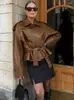 Popular gabardina corta de cuero transfronteriza europea y americana para mujer, de doble botonadura con cinturón, entallada en la cintura, charreteras, chaqueta vintage de cuero PU