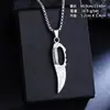 Europa e Estados Unidos cross-border venda quente armas espada larga colar joias hip-hop masculino personalidade espada pingente titânio acessórios de aço novos produtos