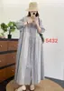 Moda de Verano 2026 Estilo Artístico Vestido de Manga Larga a Cuadros Holgado Versátil Dulce Cárdigan Estilo Japonés Vestido Largo