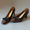 Versión de Piel de Oveja~ Zapatos de Tacón Grueso con Lazo, Escote Bajo de Tacón Alto para Mujer, Punta Cuadrada Retro, Versátiles para el Trabajo, Zapatos de Vestir Cómodos y Elegantes