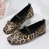 Comercio electrónico transfronterizo: Colección Otoño 2026 - nuevos zapatos planos Mary Jane con estampado de leopardo y estampado floral con un lazo, bailarinas poco profundas para mujer