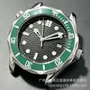 Relógio masculino estilo executivo com movimento chinês NH35, um modelo popular para exportação, apresentando um movimento mecânico totalmente automático e um mostrador luminoso