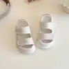 Sandalias Casuales para Niñas Verano 2025 Zapatos de Princesa con Velcro para Niños Sandalias de Playa con Agujeros y Punta Semi-cubierta Anti-golpes