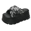 Pantuflas Gruesas Para Mujer Moda Ropa de Exterior 2025 Verano Nuevo Estilo Coreano Pequeños Hombres Sandalias Cruzadas de Lentejuelas