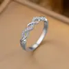 Anillo de Zirconia Micropavimentada Nuevo Transfronterizo Celebridad de Internet para Mujer, Anillo de Dedo Índice de Lujo Ligero de Moda de Gama Alta para Mujer con Apertura Ajustable