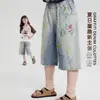 Shorts de Mezclilla para Niñas 2026 Verano Nuevo Estilo para Niños Mayores, Camiseta de Manga Corta con Estampado de Letras, Pantalones de Cinco Puntos de Pierna Ancha con Graffiti, Modernos