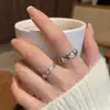 2026 Novo Anel Personalizado de Liga Metálica Simples de Nicho para Homens e Mulheres, de Alta Qualidade, Exquisito, Versátil, Estilo Frio, Aberto e Ajustável