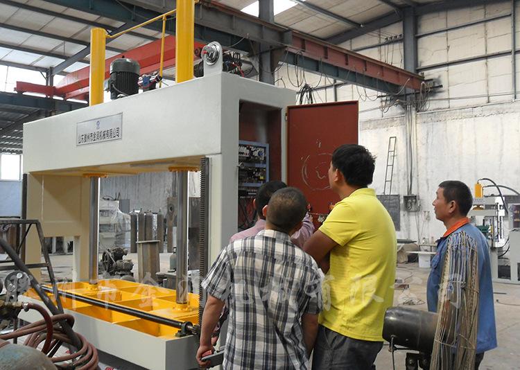 50吨框架液压机实物图4