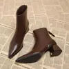 Sapatos Femininos 2026 Outono/Inverno Novo Estilo Francês Elegante Chique Bico Fino Salto Alto Couro Envernizado Moda Versátil Botas Curtas