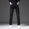 Jeans de alta gama para hombre, pantalones ajustados skinny casuales gruesos para otoño e invierno, nuevo modelo 2026, pantalones elásticos de marca de moda negros bordados