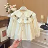 Camisa nueva de primavera y otoño para niñas, camisa de encaje con lazo, abrigo de estilo occidental moderno para niñas, top de moda