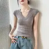 Top de Malha Verão Slim Fit Gola V Sem Mangas 2026 Novo Estilo Camisa Base Feminina Camiseta para Usar em Camadas ou Sozinha