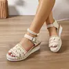 Sandalias de Cuña de Plataforma Gruesa para Mujer de Talla Grande Transfronteriza 2025 Verano Nuevo Sujetador Trenzado Calado con Boca de Pez Hebilla de una Línea Ropa Exterior