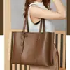 Bolsa Saco Feminina Primavera e Verão 2025 Nova Bolsa Feminina Bolsa Transversal Versátil Couro Genuíno Ombro Grande Capacidade Bolsa Saco para o Dia a Dia