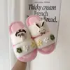 Pantuflas de algodón para mujer, estilo nuevo, lindas, con suela gruesa, a la moda, cálidas para otoño e invierno, con una estética femenina, pantuflas 2026 para uso en casa