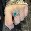 Nuevo anillo de cola de pavo real verde de lujo y sofisticación para mujer, estilo de corte ins, joyería versátil y elegante para el dedo índice