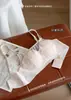 Sujetador de encaje ligero y transpirable de una sola pieza para mujer, con diseño de copa pequeña, efecto push-up y sin varillas, diseñado para realzar y sujetar los senos y minimizar el desbordamiento lateral.