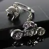 Llavero de Metal Carreras F1 Tren de Alta Velocidad Coche Colgante Joyería Pequeña Sentido de Alta Gama Accesorios de Ferretería Coche Pequeños Regalos para Hombres