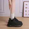 La tendencia más candente del otoño: zapatillas con suela gruesa, estilo universitario para mujer, zapatos deportivos y casuales versátiles y a la moda, zapatillas blancas ligeras y transpirables para mujer