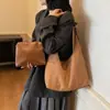 Bolso de hombro de gamuza estilo coreano, bolso de mujer, nueva colección otoño/invierno 2026, versátil, retro, gran capacidad, adecuado para ir al trabajo