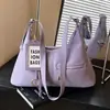 Bolso de Hombro Individual de Gama Alta, Nicho Retro, para Mujer, Nuevo Estilo Primavera 2026, Tote Grande de Gran Capacidad para Viaje, Bolso Cruzado