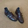 Mocassins de couro macio em estilo britânico, nova coleção feminina 2026, sapatos pequenos de couro versáteis com salto grosso e fecho de velcro, sapatilhas da moda