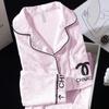 Nuevo Conjunto de Pijama de Terciopelo Pequeño Fragante para Mujer para Primavera y Otoño Ropa de Casa de Terciopelo con Diamantes Dorados de Alta Gama Que Se Puede Usar Afuera