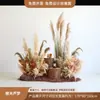 Reed Landscaping Loja de Roupas Femininas Cenário de Vitrine Arranjo Paisagismo Interno Flores Secas Atmosfera de Verão Exibição de Beleza