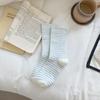 Calcetines de Otoño de Color Cálido para Mujer Color de Contraste Costuras Rakou Retro Casual Japonés Tubo Medio Estudiantes Absorbentes de Sudor Calcetines Apilables Modernos
