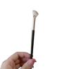 Cangzhou Pincel Sombra de Nariz Medio Abanico Pincel de Maquillaje Forma de Hoz Cabeza Inclinada Pequeño Abanico Sombra Puente Nasal Modificación Resaltado Halo Teñido Pincel
