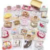 Pequeños regalos de fiesta empaquetados individualmente, lindos colgantes de peluche, muñecos de dibujos animados, muñecos para lanzar en bodas, recuerdos de fiesta y decoraciones colgantes