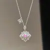 Collar Colgante de Trébol de Cuatro Hojas Colorido con Corte Rosa Dorado Cepillado Estilo Francés, Accesorio de Cadena para Suéter Clásico de Alta Gama Lujo Ligero