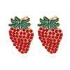 Corea del Sur nuevos aretes de botón de fresa elegantes y dulces con esmalte de color, diamantes completos, moda, aretes de fruta de diamantes de color, aretes personalizados que combinan con todo
