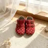 Zapatos planos de lunares estilo coreano para niñas, nueva colección otoño/invierno 2026, zapatos para niños pequeños de suela blanda, zapatos de princesa de moda estilo coreano