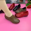 Novo Modelo de Primavera para Comércio Exterior: Solado Macio, Cabedal Macio, Sapatos Femininos Antiderrapantes, Casuais e Versáteis para Senhoras de Meia-Idade e Idosas