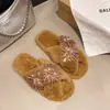 Pantuflas de felpa de moda para mujer para exteriores con pedrería, chanclas de punta abierta con tiras cruzadas para otoño e invierno