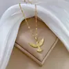 [Acero de titanio] oso con lazo temperamento de lujo completo collar de diamantes cadena de clavícula versátil para mujer cadena de acero de titanio