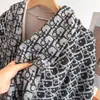 Bufanda Cálida Nueva Otoño/Invierno 2026 con Letra D para Mujer, Estilo Europeo y Americano, Chal de Imitación Cachemir de Alta Gama, Calentador de Cuello Engrosado