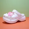Sapatos Vazados Femininos Verão 2026 Novo Estilo Sandálias de Solado Grosso para Uso Externo Respiráveis Antiderrapantes Tendência Bico Fechado Casuais para Praia